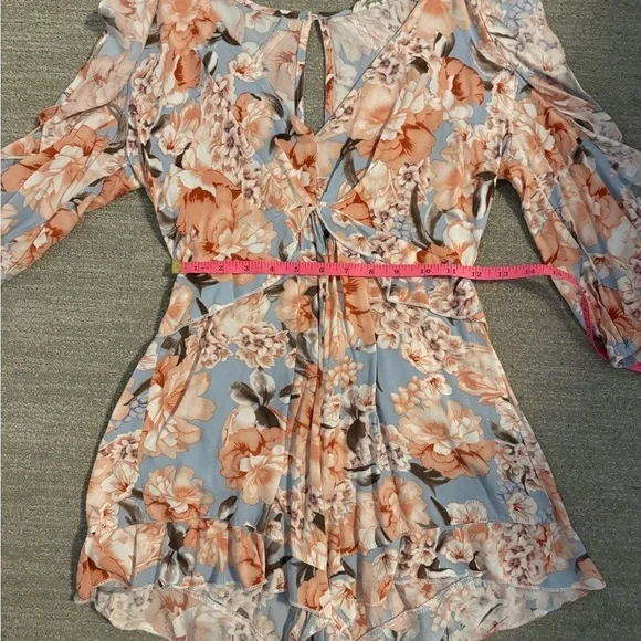 XS romper​​​​​​ - Picture 8 of 9